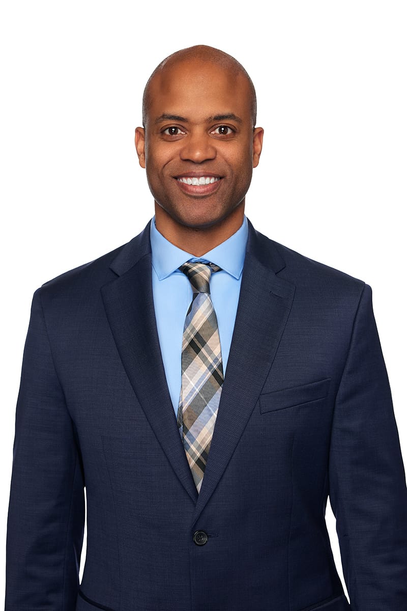 Linkedin Headshot Photographer Joshua M Shelton provides Linkedin Headshots for serious business professionals. Contact Headshots LA 317-522-6206