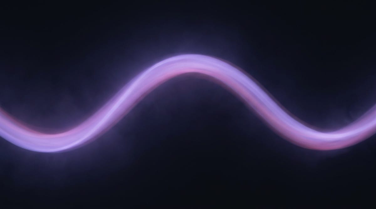 A single calm arc of violet light