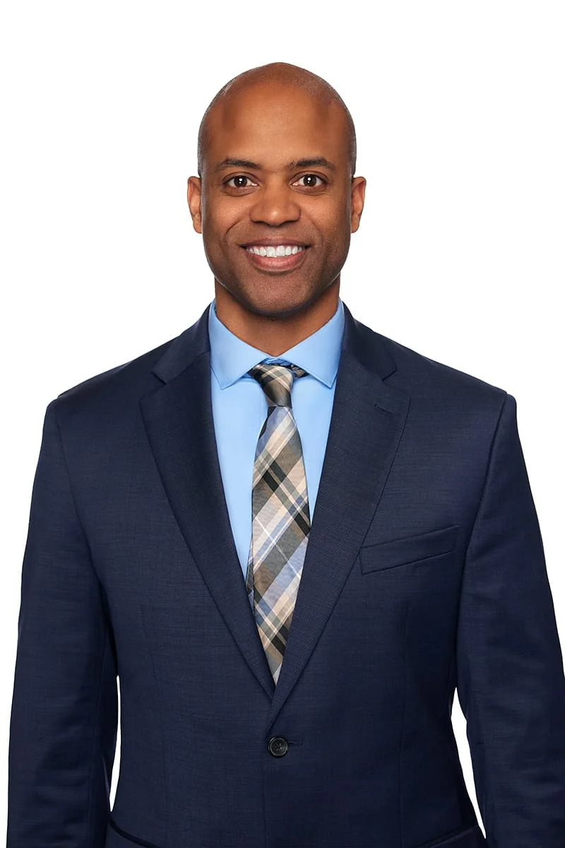 Linkedin Headshot Photographer Joshua M Shelton provides Linkedin Headshots for serious business professionals. Contact Headshots LA 626-247-3873
